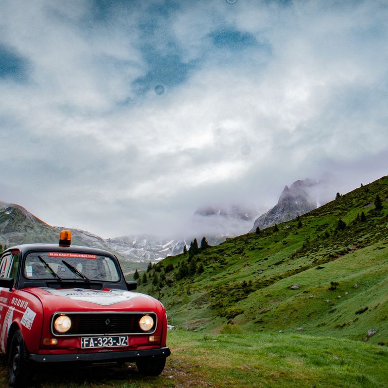 Renault 4L Blue Rally